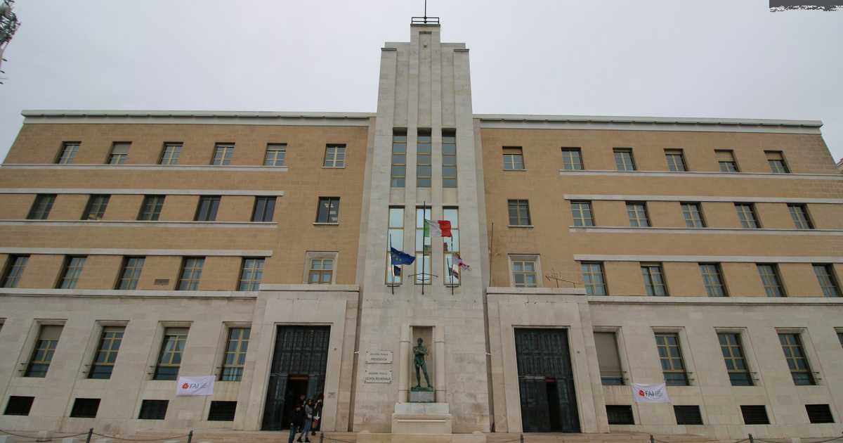 La Regione conferma: in Puglia tutte le scuole chiuse sino al 24 novembre